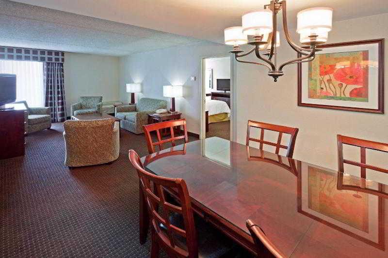 Courtyard By Marriott Philadelphia City Avenue Room photo